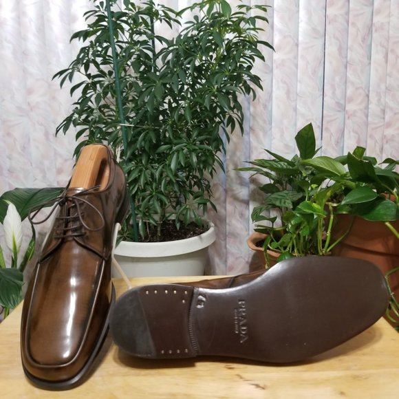 Prada brown leather oxford mens shoes; size 7.5